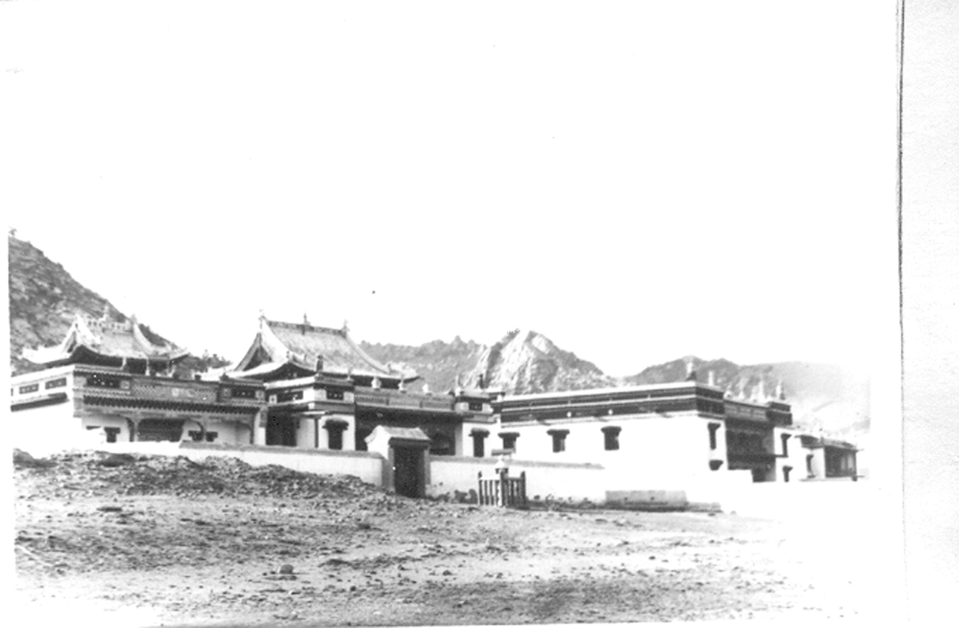 Three temples on the East (one of them might be the Choir). Film Archives K-23735; Tsültem, N., Mongolian Architecture. Ulaanbaatar 1988, 135